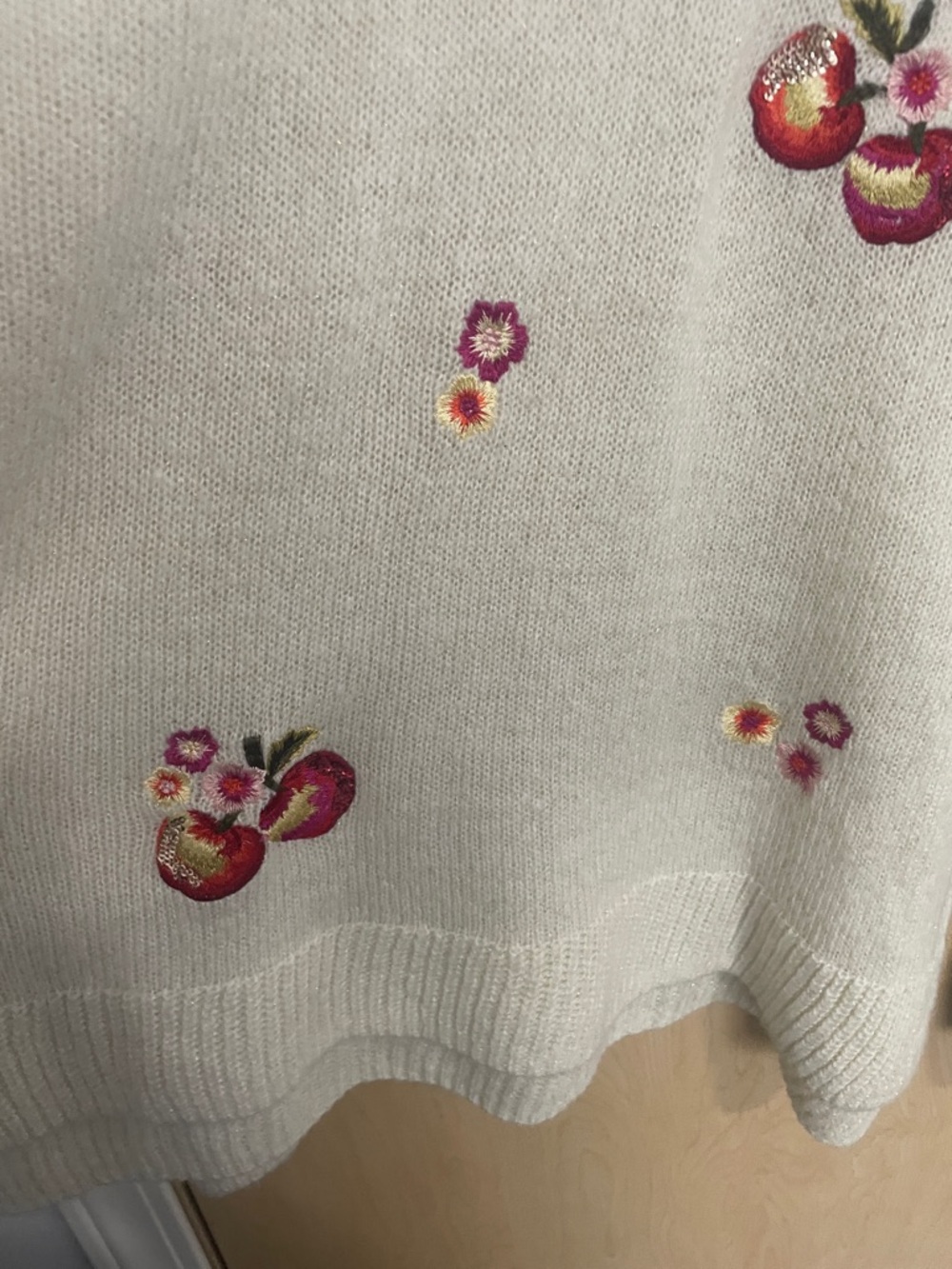 Lauren Conrad x Disney Cream Embroidered Apple Crewneck Sweater XL - Picture 7 of 11